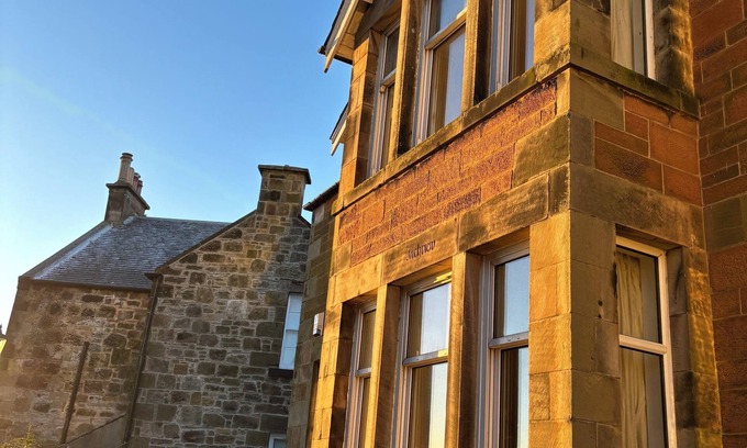 Burntisland Maison | Cozy Beachfront retreat next to great hiking trails