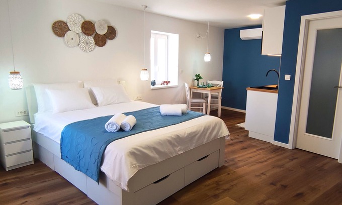 Izola Appartement | Cozy Beachside Studio – 2 Min Walk to the Sea