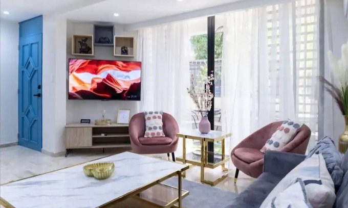 Antillas Maison | Cozy & Beautiful City Center House with JACUZZI in Santo Domingo