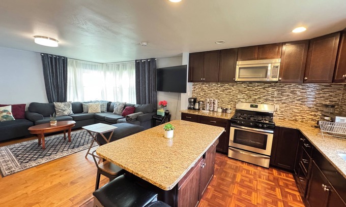 Seminary Hill Maison | COZY Beautiful Entire House in Alexandria