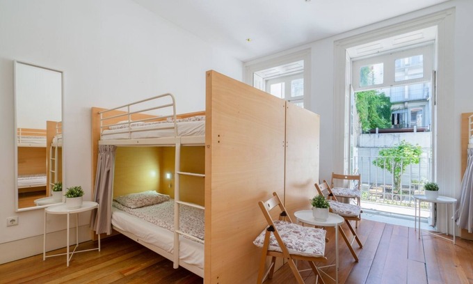 Centro / Baixa Maison | Cozy Bed in Dorm @ Porto Lounge Hostel (1)