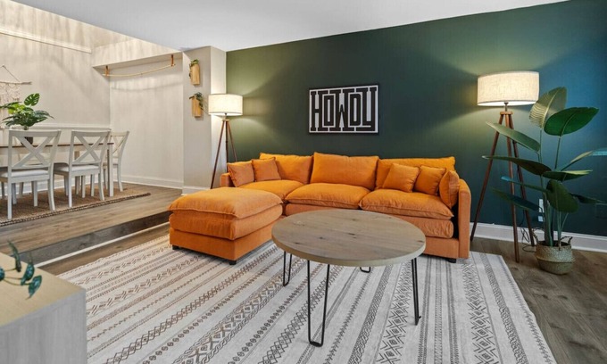 Montgomery Village Maison | Cozy Boho 3b3b | Playground