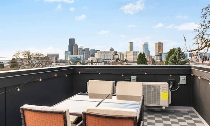 Minor Maison | Cozy Brand New 2B2B Space Needle View Pet Friendly