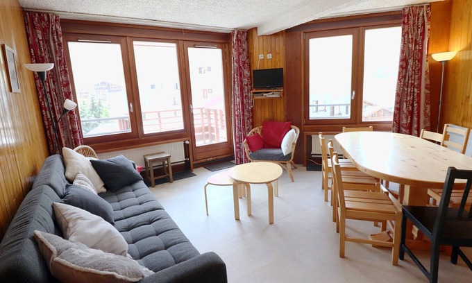 Val Claret Appartement | Appartement lumineux 3 pièces, skis aux pieds, 10 pers, balcon, proche commerces et pistes