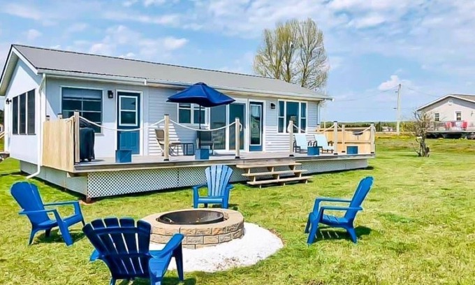 Bonshaw Cottage | Cozy Bright Cottage With Beach Access and Water Views of Southern PEI red Shores