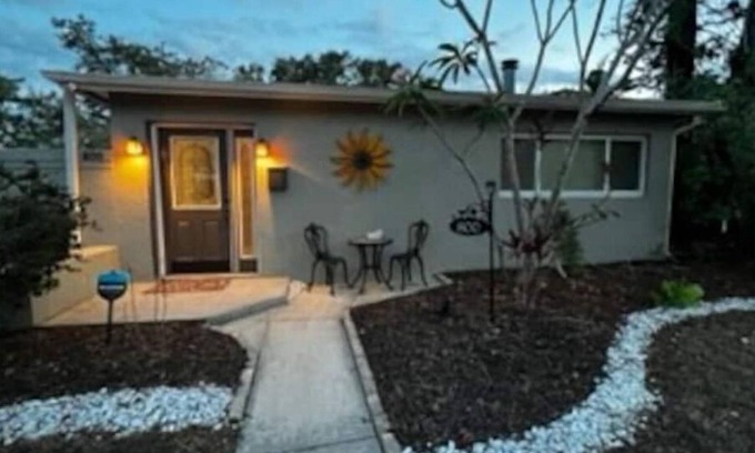 St. Petersburg - Clearwater Maison | Cozy Bright Home in St. Pete, Florida, Pet Friendly! Home away from home!