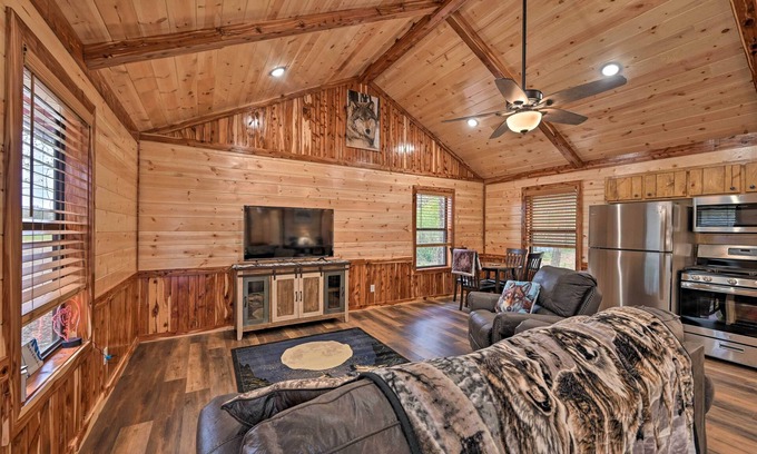 Broken Bow Maison | Cozy Broken Bow Cabin, Walk to the Lukfata Creek!