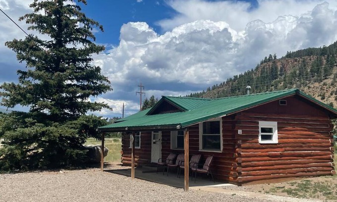 South Fork Maison | Cozy cabin #1 at Aspen Ridge Cabins