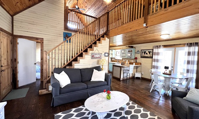 Wills Point Cabine | Cozy Cabin 15 min from Trade Days