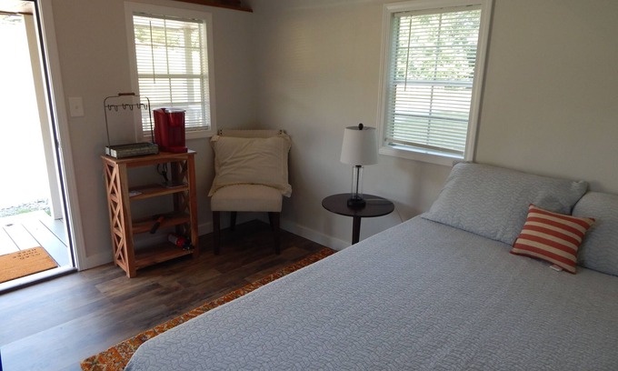Caroleen Cabine | Cozy Cabin 3 at Bird's Nest Bunkies and Barn in Ellenboro with WiFi, AC, & Heat