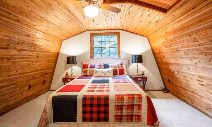 Trinity Cabine | Cozy Cabin 3-Bedroom, Starlink WIFI, wildlife, nearby lake!