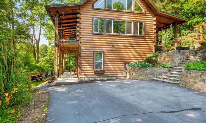 Woodfin Cabine | Cozy Cabin Apartment - 12 minutes from downtown Asheville