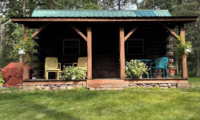 Park Rapids Cabine | Cozy cabin for 2 on Shipman Lake. Peace and tranquility surround you.