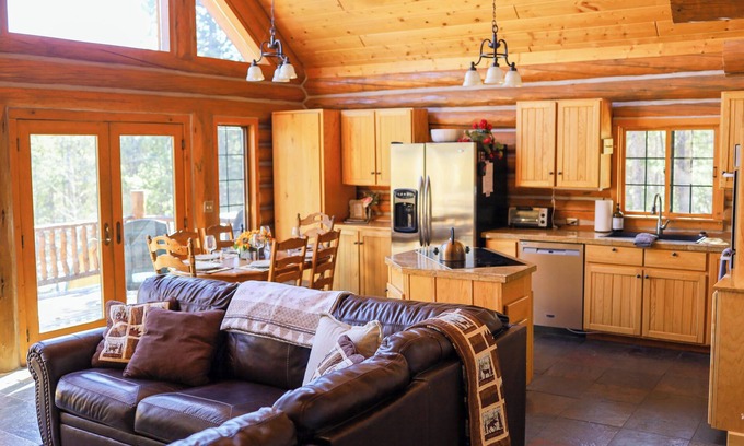 Valley of the Sun Cabine | Cozy Cabin- Hot Tub - Game Room- Sauna!