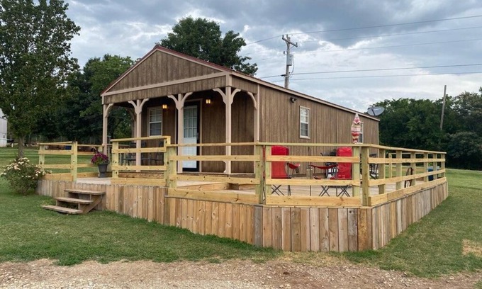 Kay County Cabine | Cozy cabin in enjoyable Kaw City with WiFi, AC