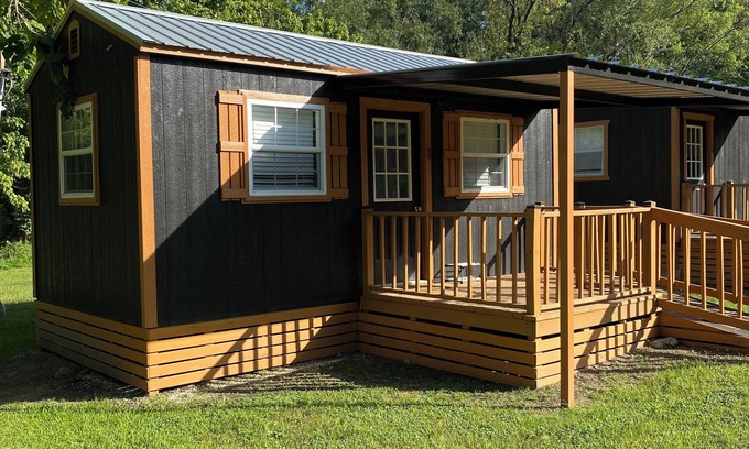Pointblank Cabine | Cozy cabin in serene Point Blank with fitness room and Hottub
