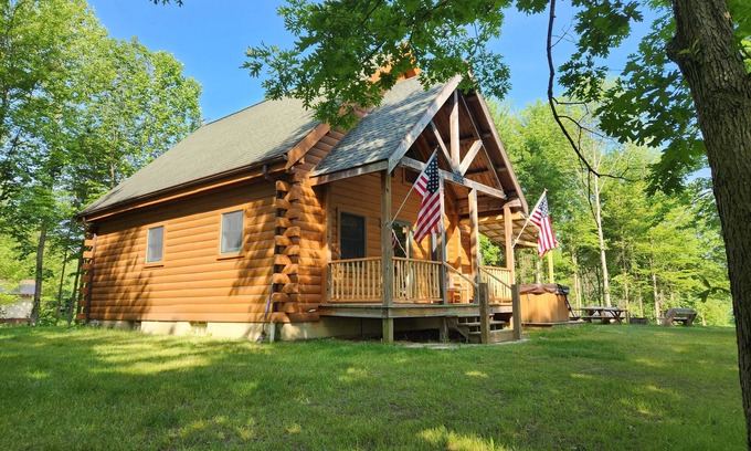 West Springfield Cabine | Cozy Cabin in the Woods with Beautiful Pond Views