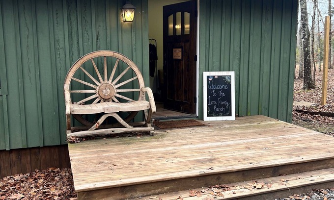 Center Ridge Cabine | Cozy cabin located on private drive on 40 acre Ranch!