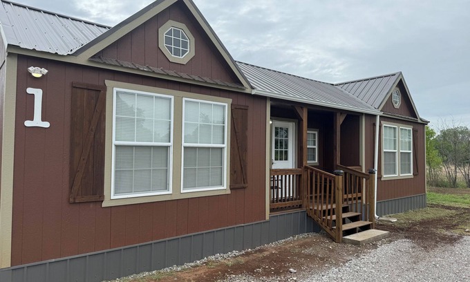 Lawton Cabine | Cozy cabin near Medicine Park Tv and WIFI