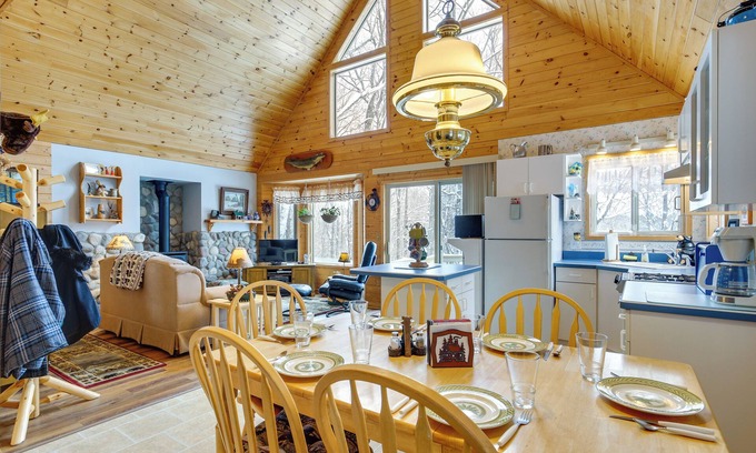 Weirgor Cabine | NOUVEAU! Maison sur 10 acres avec vue sur la rivière Chippewa!