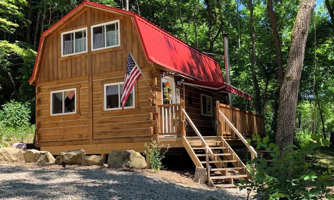 Chandlersville Cabine | Cozy cabin on 30 acres just minutes from The Wilds with AC, WiFi