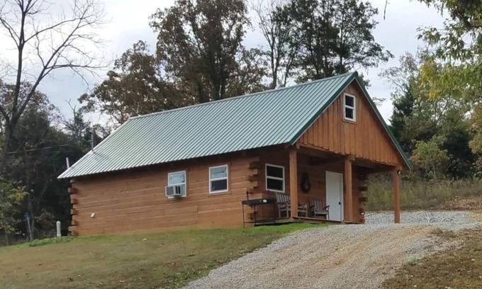 Brixey Cabine | Cozy cabin retreat close to kayaking and hiking trails.