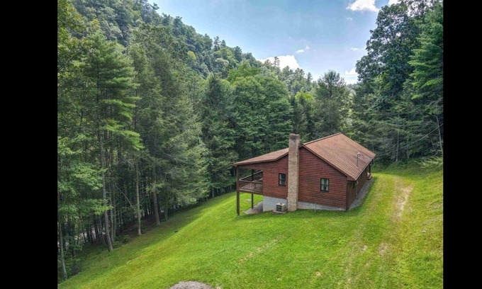McDowell Cabine | Cozy Cabin Retreat on the Bullpasture River!