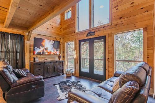 Trenton Maison | Cozy Cabin Retreat w/Hot Tub & Nature Views
