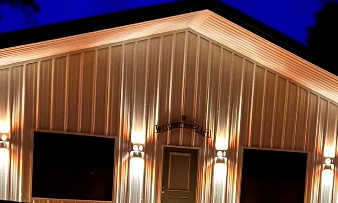 Palo Pinto Cabine | Cozy cabin that sleeps 6 with AC and WiFi on beautiful Palo Pinto lake..