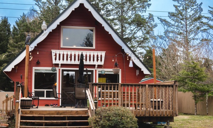 Long Beach Cabine | Cozy Cabin w/ 6 minute walk to the beach!