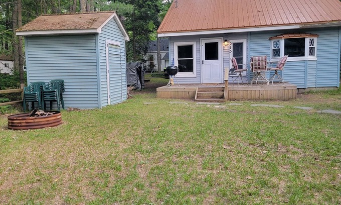 Higgins Lake Cabine | Cozy Cabin walking distance to BEAUTIFUL Higgins Lake!