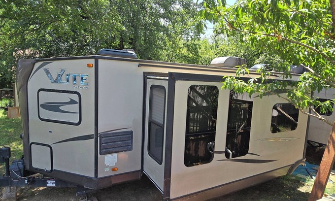 Cleburne Cabine | Cozy cabin with AC and WiFi in lovely Cleburne