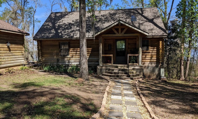 Mount Pleasant Cabine | Cozy cabin with great views overlooking Lake Seminole. (Pet friendly)