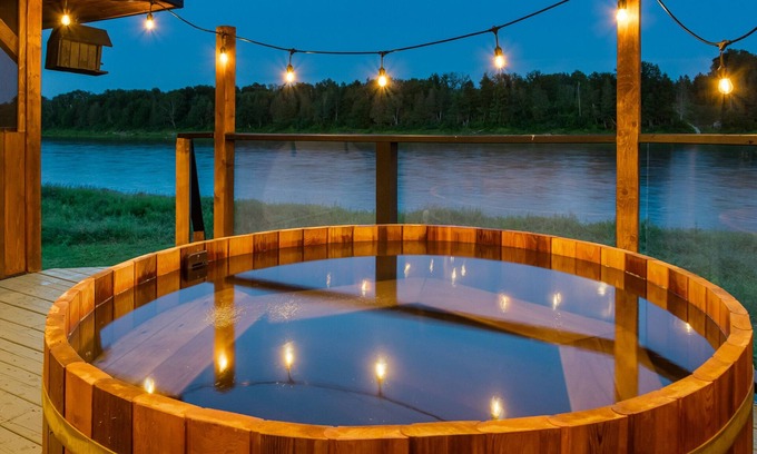 Red Bank Maison | Cozy Cabin with Large Cedar Hot Tub