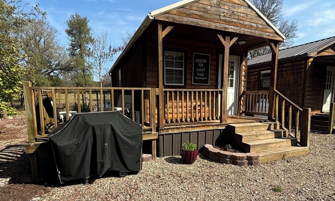 Fort Towson Cabine | Cozy cabin with peaceful view in small town Fort Towson
