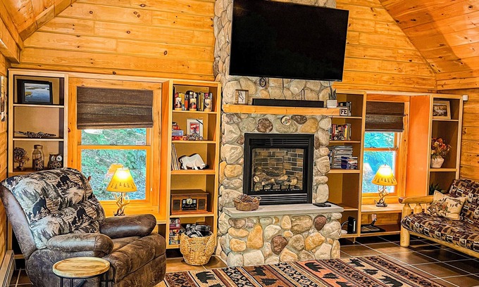 Laconia Cabine | Cozy cabin with sauna, minutes from Weirs Beach.