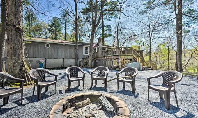 High View Cabine | Cozy Cabin with Sunroom & Cacapon River Access!