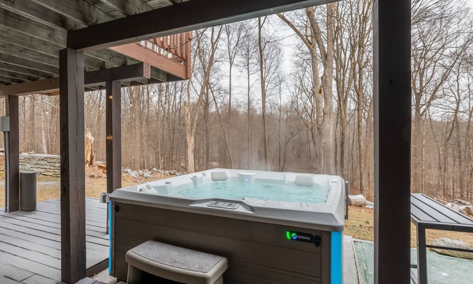 Glasser Cabine | Cozy Cabin with Hot Tub, Private Lake & Game Room