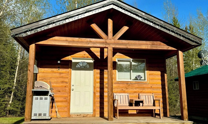 Valemount Cabine | Cozy cabin with WiFi and AC in charming Valemount.