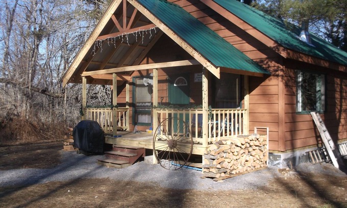 Redfield Cabine | Cozy Camp Retreat! Enjoy four wheeling, hunting, 3 miles to Redfield Reservoir.