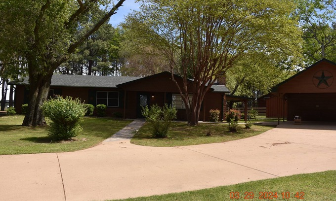 Canton Autre | Cozy Canton Cottage + Cabin - 2 separate houses on same property. Sleeps 12