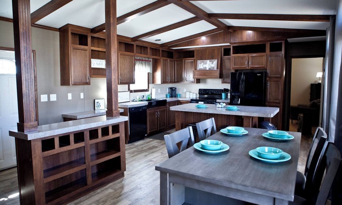 Canton Maison | COZY CANTON GETAWAY 3 Bedroom/2 Bath Near Canton Lake With Extra Parking!