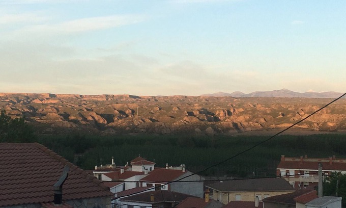 Fonelas Maison | Maison troglodyte confortable avec placeta privée avec de magnifiques vues sur les Badlands