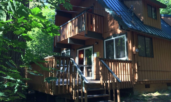 Warnick Cabine | Cozy Cedar Cabin ~ Jacuzzi, Cheminée, Billard, Wi-Fi, Fire Fire, Animaux acceptés