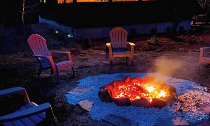 Kimball Lake Shores Cabine | Cozy Chalet, Hot Tub, <30min to N. Conway, Pets ok