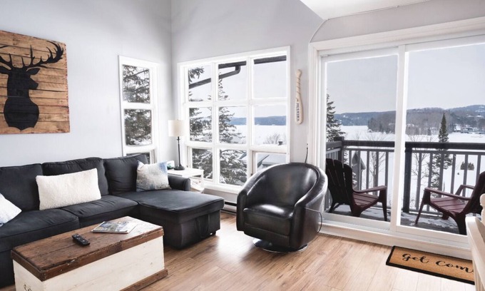 Huntsville Chalet De Ski | Cozy Chalet overlooking the lake
