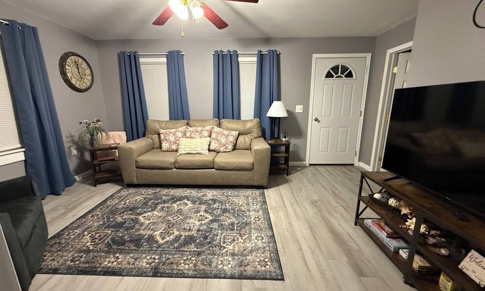 Oswego Maison | Cozy Charming house in Oswego NY, with WiFi and AC