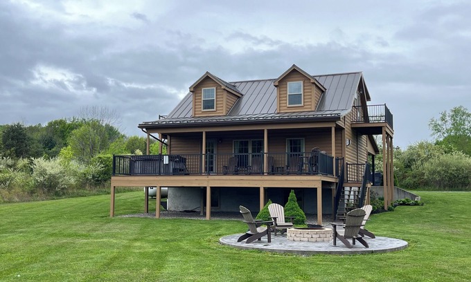 Himrod Maison | Château: cabine haut de gamme avec une belle vue sur le lac!