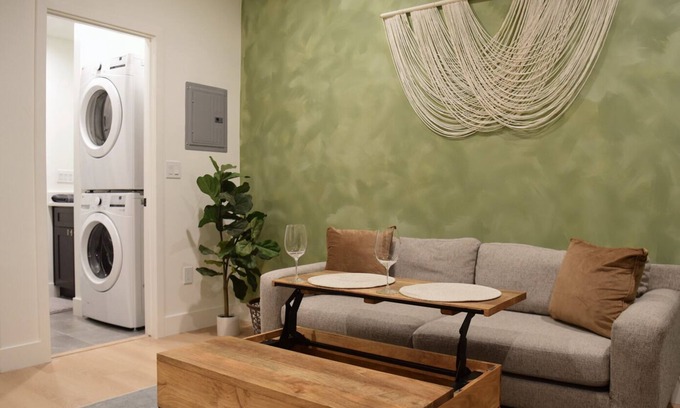 Cherry Creek Maison | Cozy Cherry Creek Basement Suite with Private Entrance