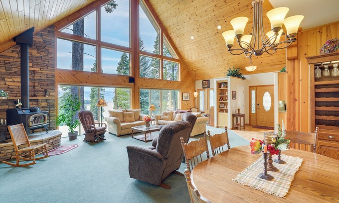 Lake Almanor West Maison | Cozy Chester Home w/ Patio & Lake Access!
